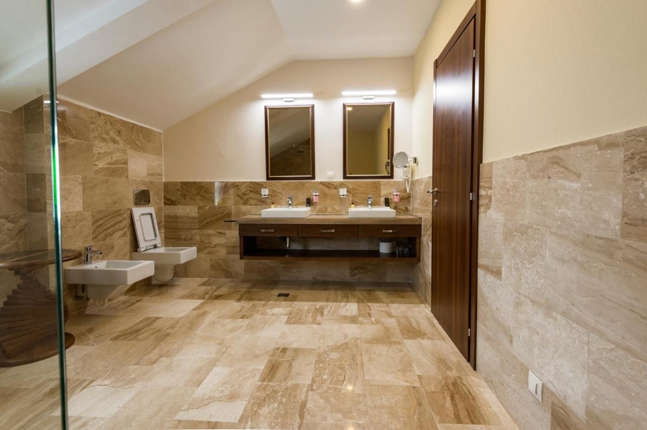 Апартаменты Waikiki Apartments Тиват