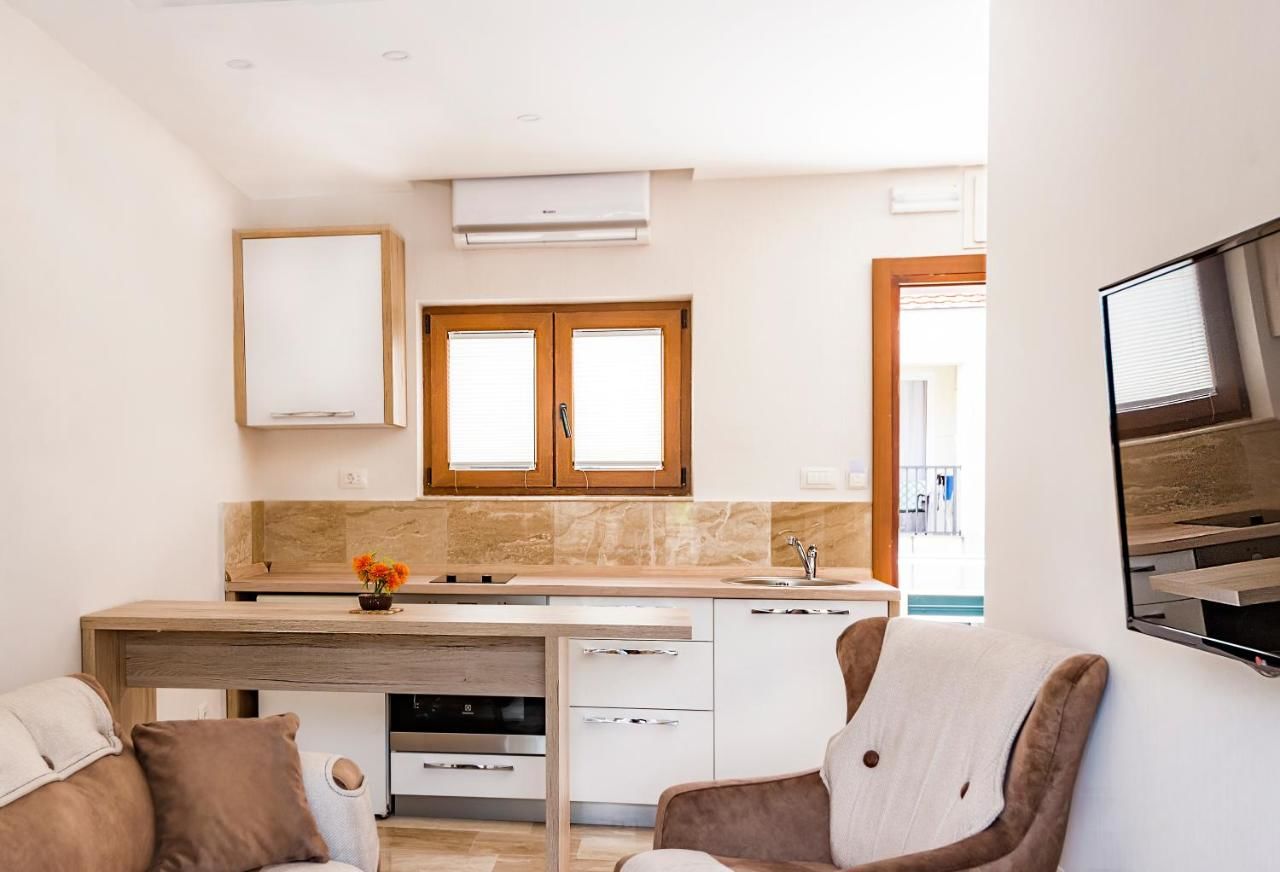 Апартаменты Waikiki Apartments Тиват