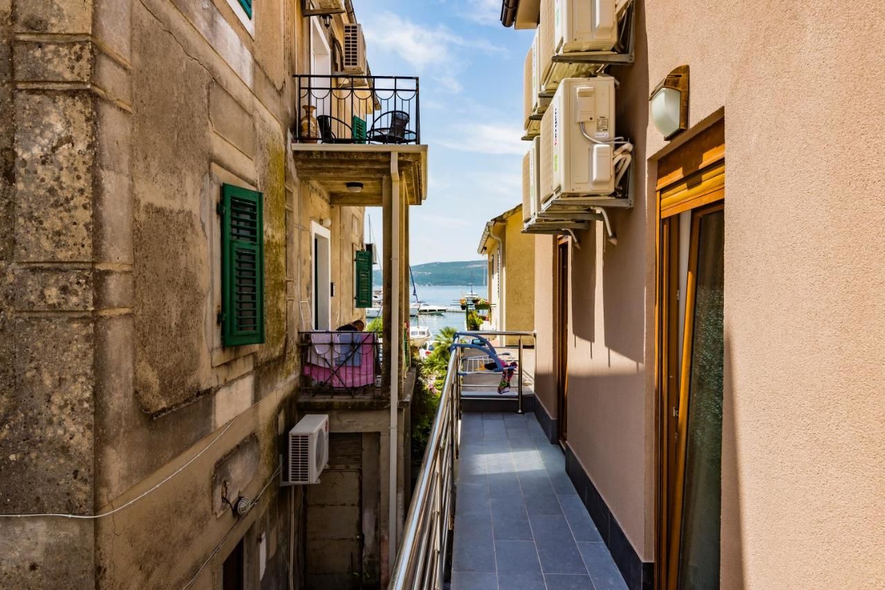 Апартаменты Waikiki Apartments Тиват