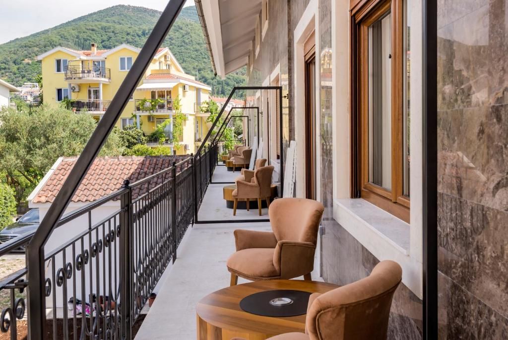 Апартаменты Waikiki Apartments Тиват