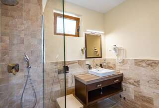 Апартаменты Waikiki Apartments Тиват Четырехместный номер Делюкс-6